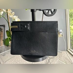 NWOT India Hicks Big Zipper clutch in black